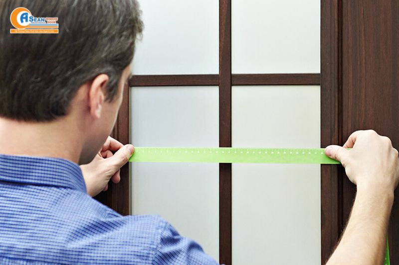 kích thước cửa đi 2 cánh nhôm kính