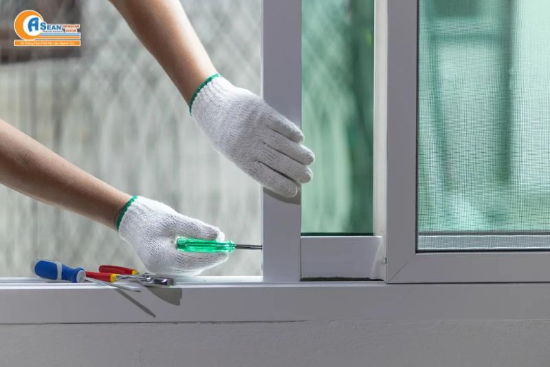 Cách tháo cửa lùa nhôm kính