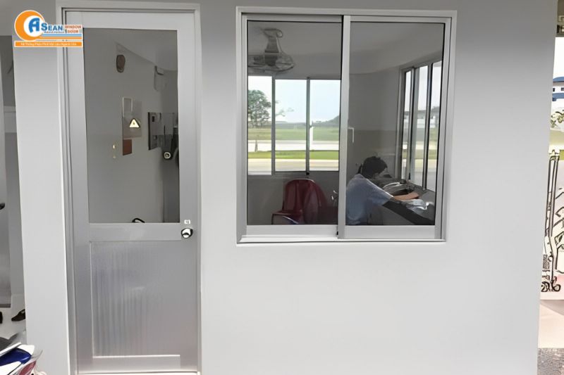 Cửa lùa nhôm cỏ