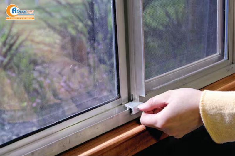 Khóa cửa sổ lùa