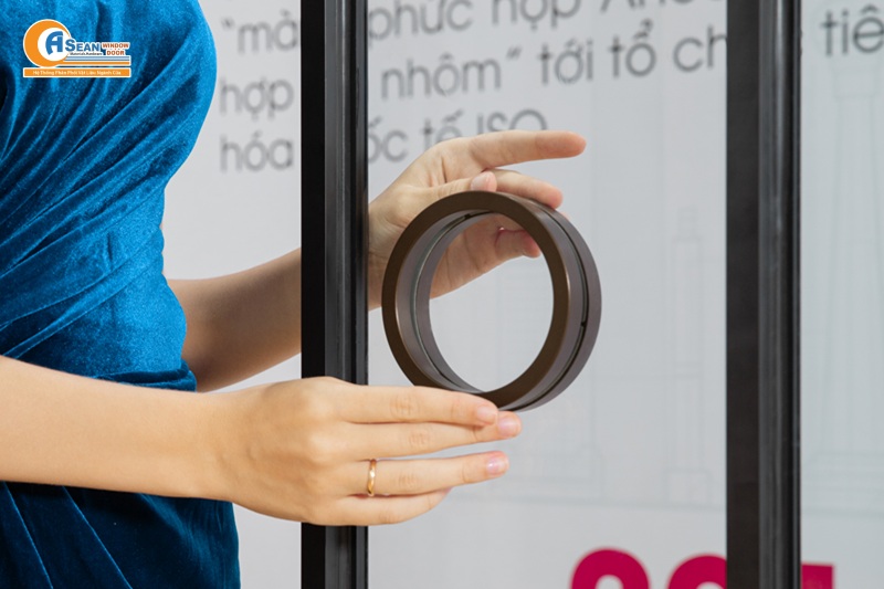 cửa sổ nhôm kính lùa