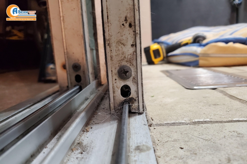 Cách mở khóa cửa nhôm Xingfa bị kẹt