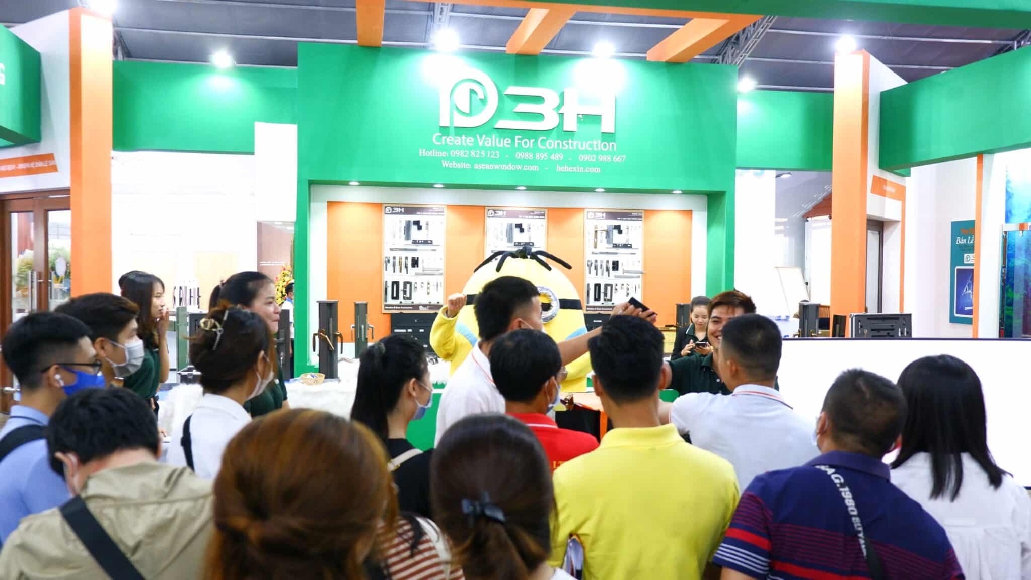 Hoạt náo tại gian hàng phụ kiện 3H