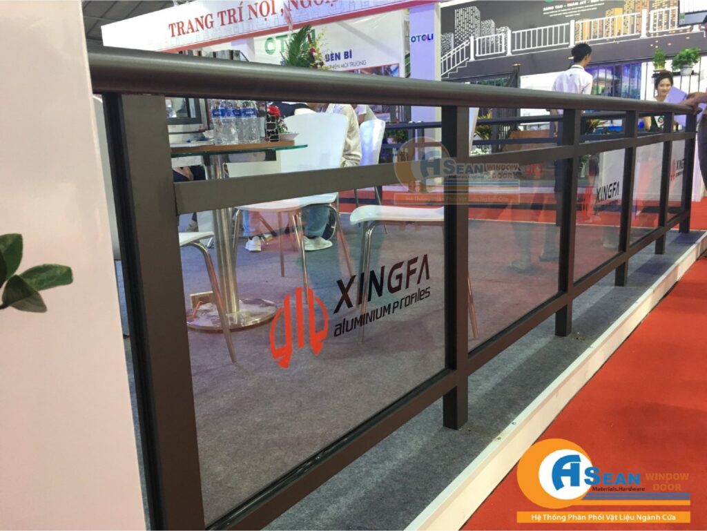 lan can nhom xingfa 34