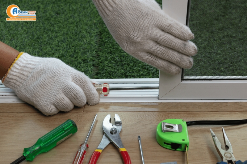 Cách mở khóa cửa nhôm Xingfa bị kẹt